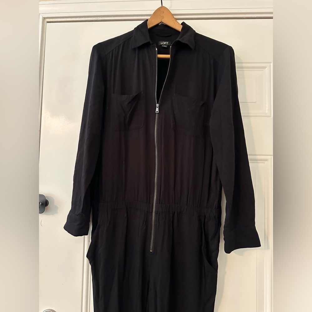 Loft Women’s Black Zippered Jumpsuit. Size Medium. Like new. - Picture 5 of 7